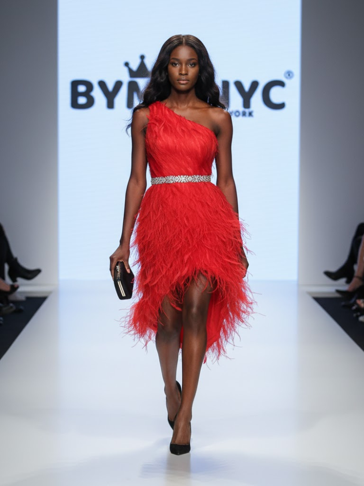 Mini vestido asimetrico de plumas rojo BYMANYC ® New York